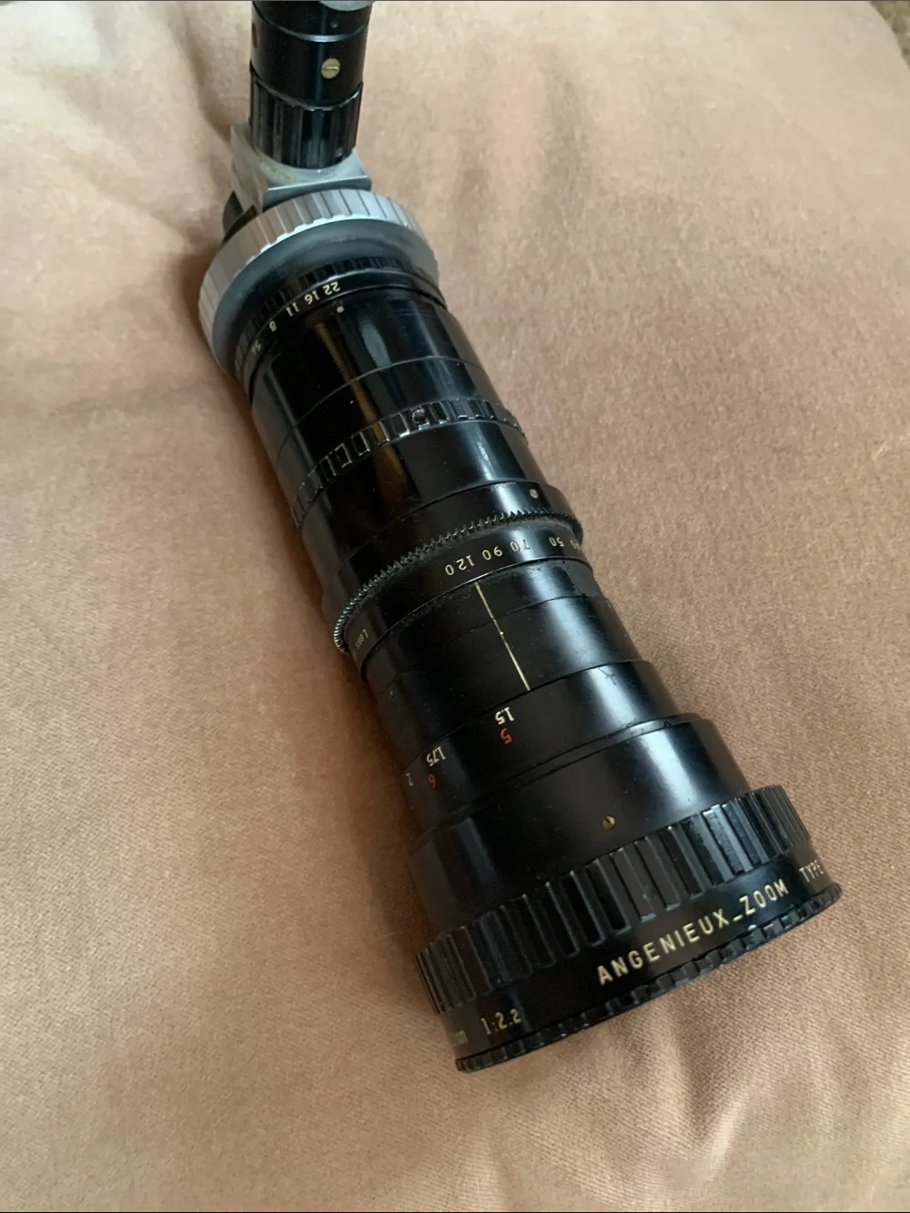 Black Zoom Lens Type 10.5 — Professional Camera Lens